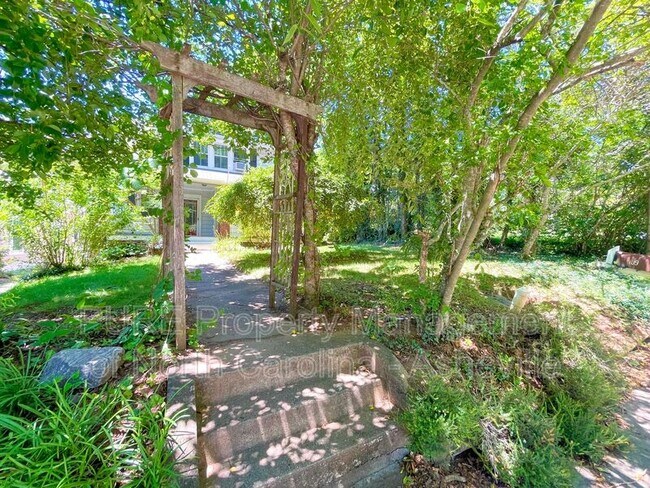 Building Photo - 109 Forest Hill Dr