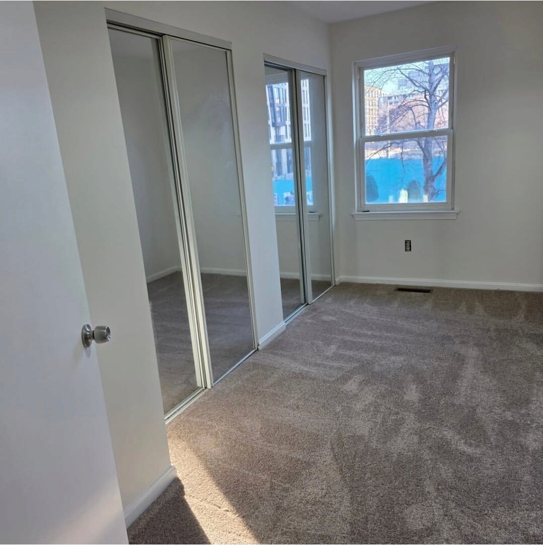 Building Photo - 1144 1st St NW