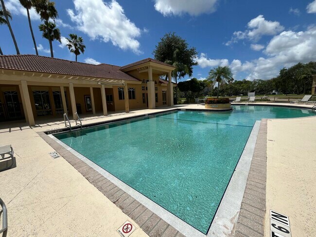 Building Photo - 4751 Via Palm Lakes