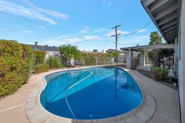 Building Photo - Scottsdale 2 bed 2 Bath Home - With a Pool!!!