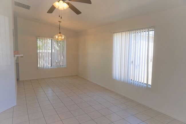 Building Photo - Cozy 3 bedroom home
