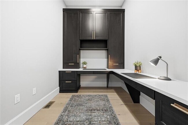 Building Photo - 5133 Fifth Ave