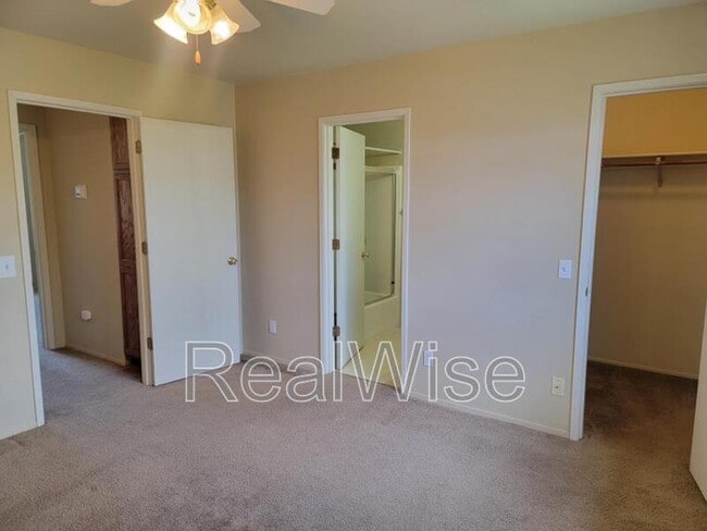 Building Photo - 2080 NE Chanel Ct