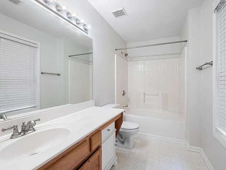 Building Photo - 2785 Northgate Way NW