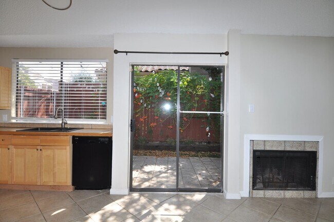 Building Photo - Lovely 3-3-1 condo in Dallas, Plano ISD!