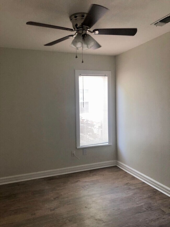 Building Photo - Pre leasing now for August 10th move in!