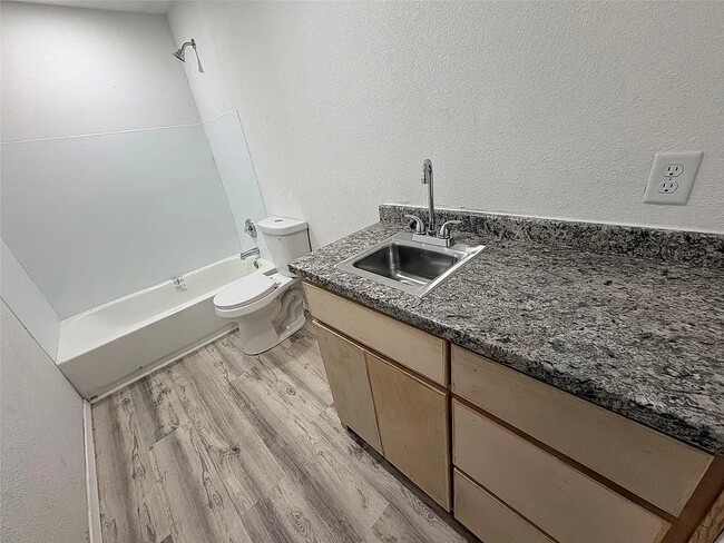 Building Photo - 8112 Melrose Ct W