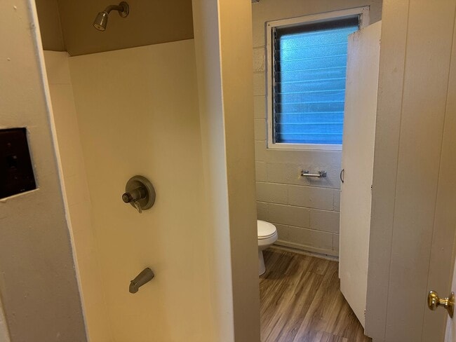 Building Photo - 15 ?Iliahi St