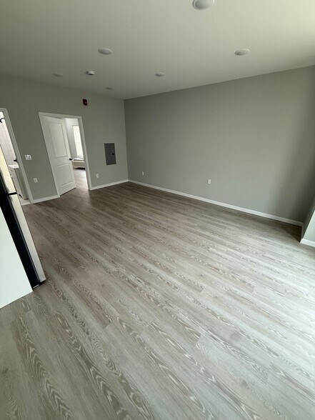 Building Photo - 456 Ellison St