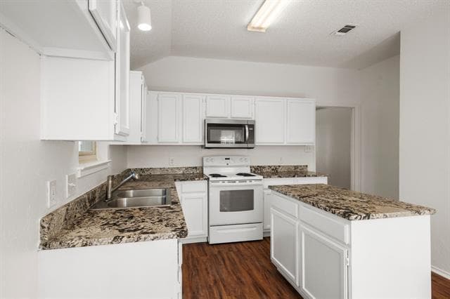 Building Photo - 401 Caviness Dr