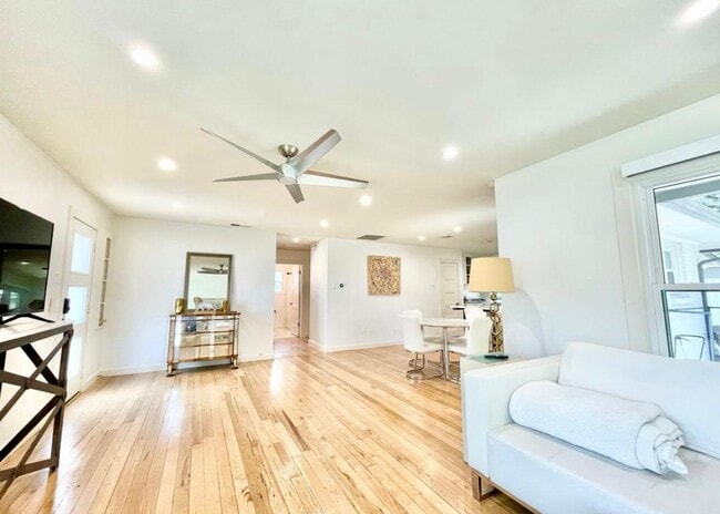 Building Photo - 6623 Kenwell St