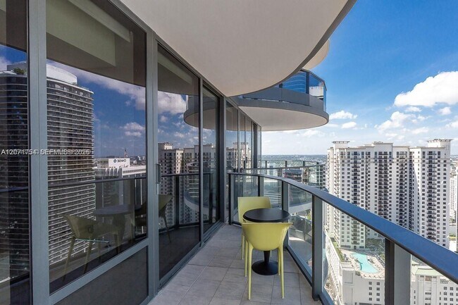 Building Photo - 1000 Brickell Plaza