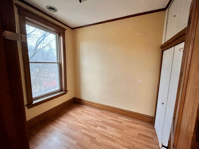 Building Photo - 3032 W Palmer Square