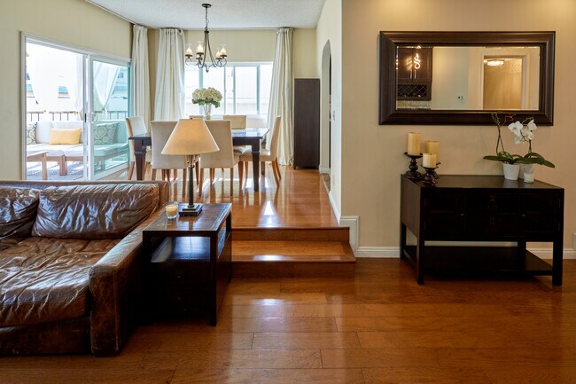 Building Photo - 817 10th St