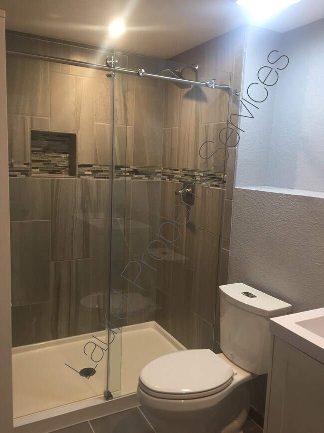 Building Photo - 517 Holman Way