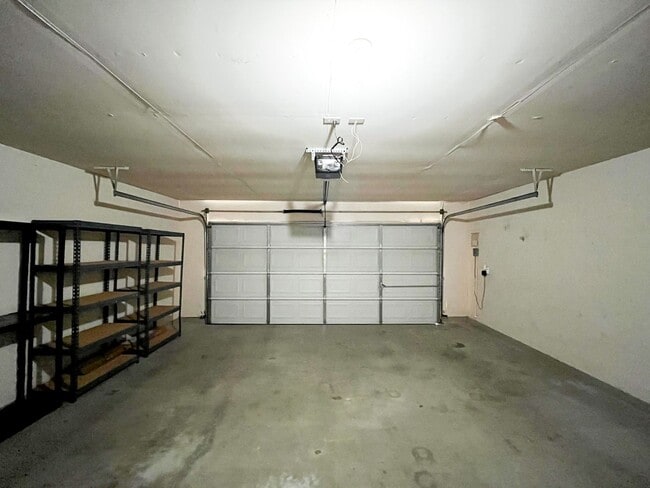 Building Photo - Available Now Beautiful 1 story, 4 bedroom, 2 bath, 2 car garage home with fire place, garage doo...