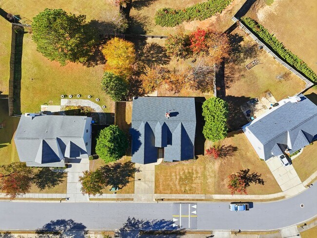 Building Photo - Ranch home with 4 bedrooms and a bonus room.