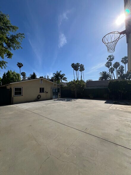 Parking - 715 W Colorado Blvd