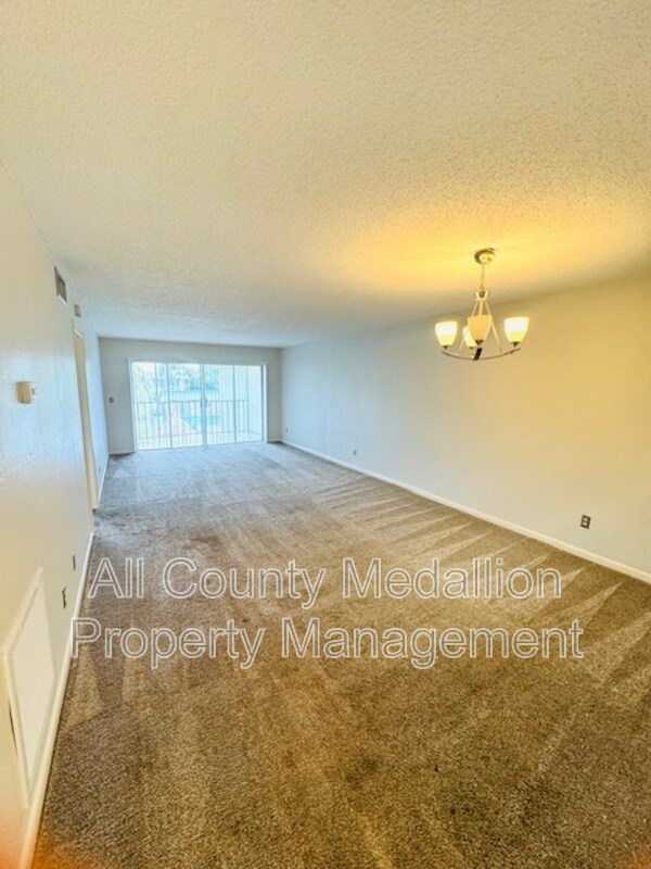 Building Photo - 6731 Winkler Rd