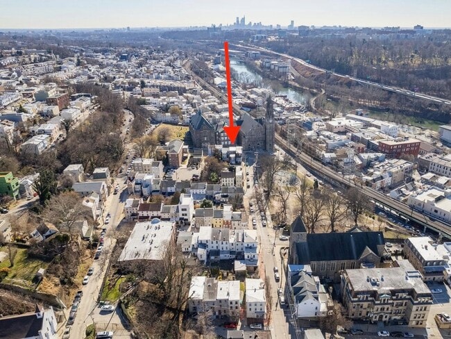 Building Photo - 131 Pensdale St