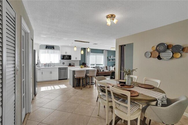 Building Photo - 9231 NW 17th St