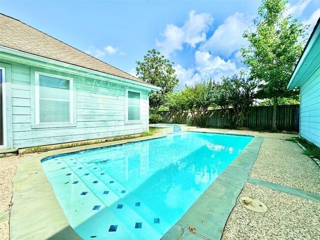 Building Photo - 7914 Candle Ln