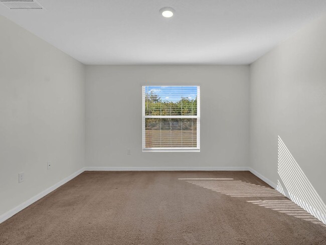 Building Photo - Beautiful 4 bedroom 2 bathroom Single Family House! Like new!