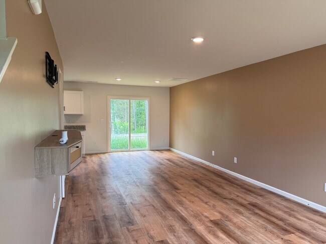 Building Photo - 2 STORY 3 BED, 2.5 BATH HOME LOCATED IN DENTON!!
