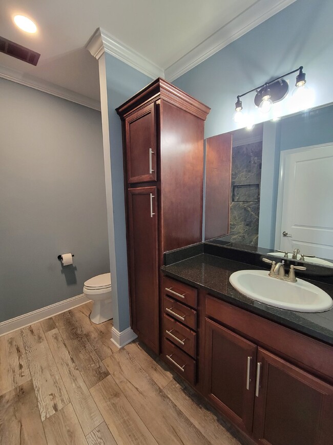 Building Photo - Germantown Gem!