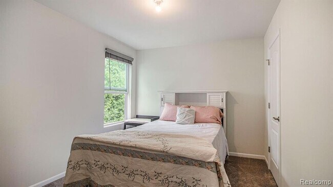 Building Photo - 28320 Verona Dr