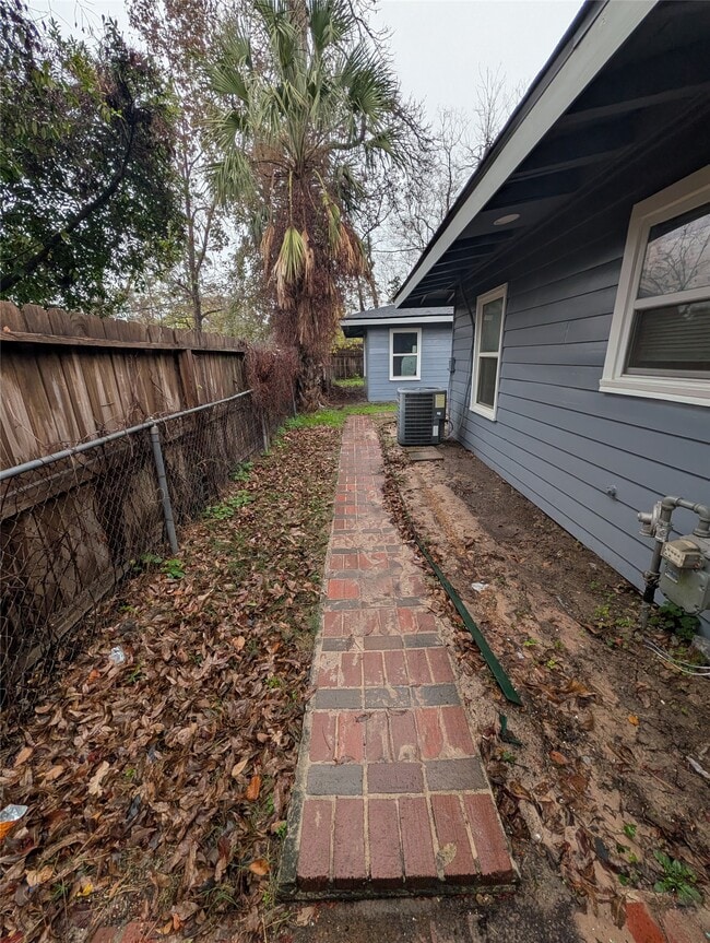 Building Photo - 4110 Ella Blvd