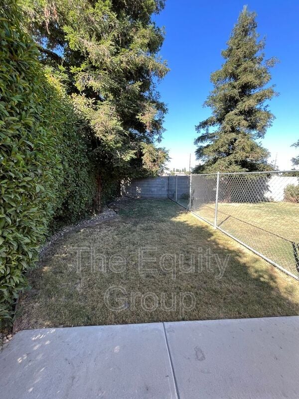 Building Photo - 1422 E Mesa Ct