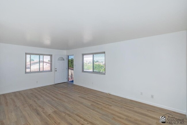 Building Photo - 1286 W 20th Pl