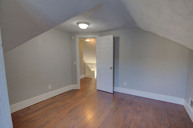 Building Photo - 2230 Redwood Ave