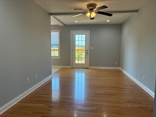 Building Photo - 137 Twin Lakes Dr