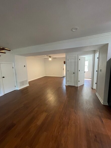 living - 114 Orleans Oak Ln