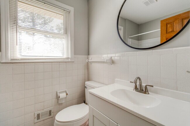 Building Photo - 7712 Burdell Dr