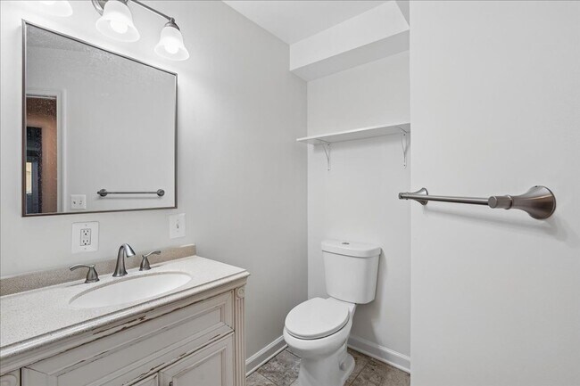 Building Photo - Remodeled in great location! 4 bedrooms 2 FB Walk to Metro