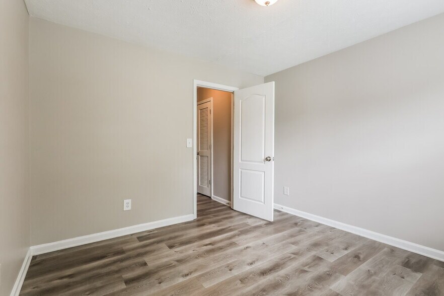 Building Photo - 846 Crabtree Ct