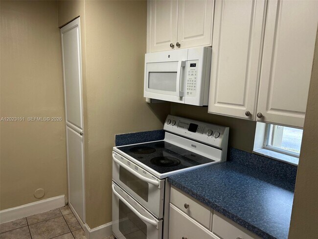 Building Photo - 301 SW 86th Ave