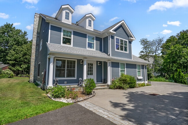 Primary Photo - 328 Brewster St