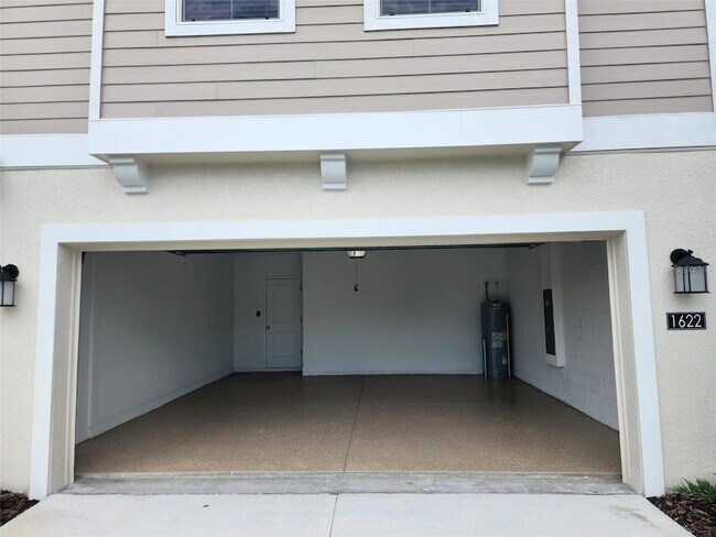 Building Photo - 1622 Reservoir Pl