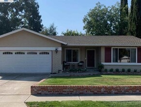 Building Photo - Single Story Home in a Desirable Neighborhood
