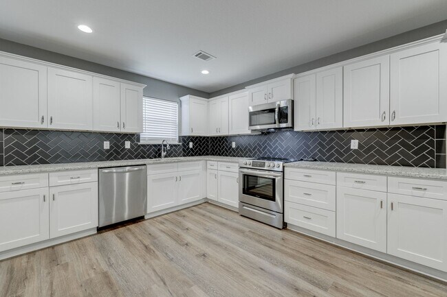 Building Photo - 2120 Shadow Falls Dr