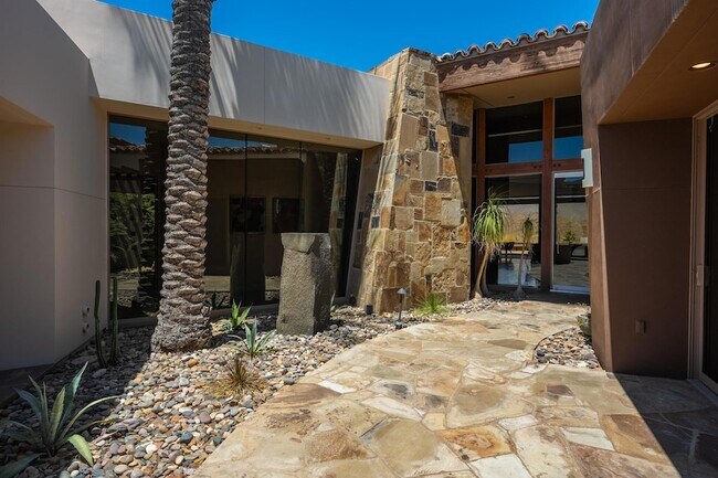 Building Photo - 9 Rockcrest
