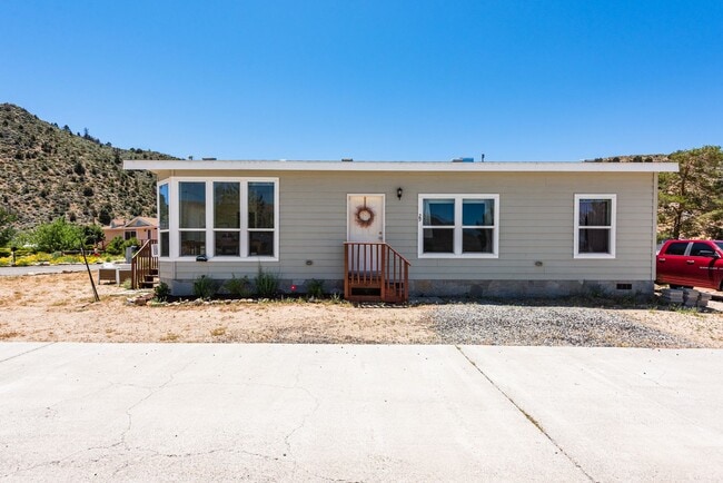 Building Photo - Cozy Upgraded Home w/ Panoramic Mountain V...