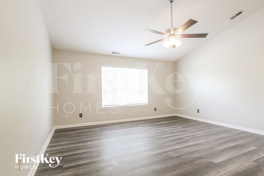 Building Photo - 3360 Yorkshire Dr