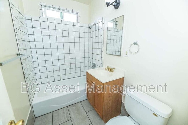 Building Photo - 1415 Visalia Ave