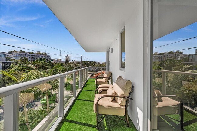 Building Photo - 9901 E Bay Harbor Dr