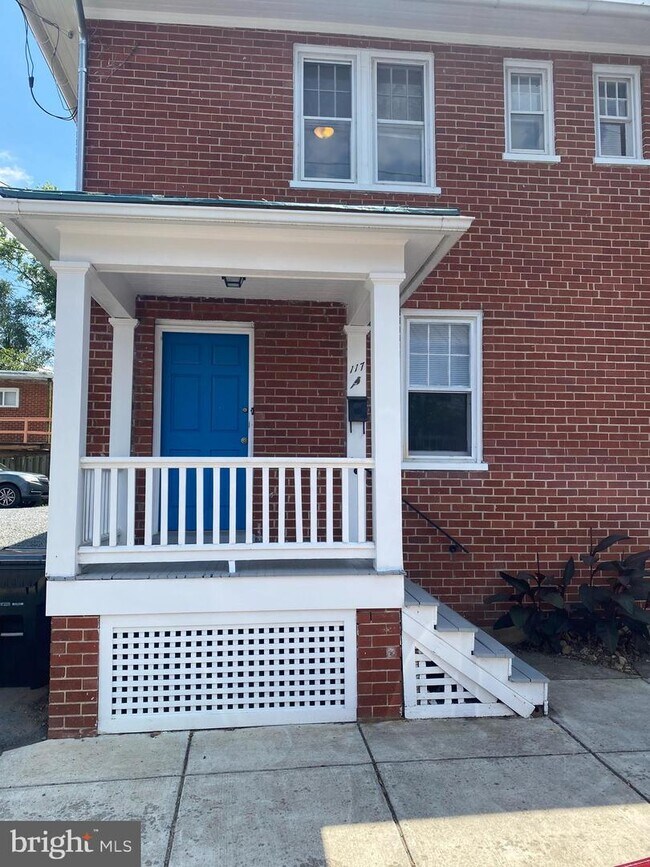 Building Photo - 117 W Cork St